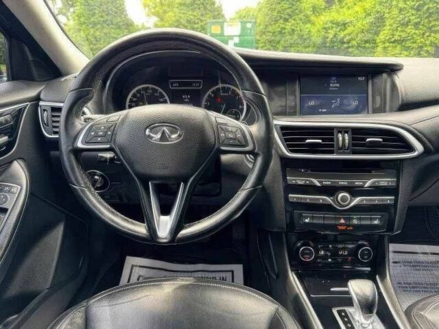 Чорний Інфініті QX30, об'ємом двигуна 2 л та пробігом 98 тис. км за 12500 $, фото 11 на Automoto.ua