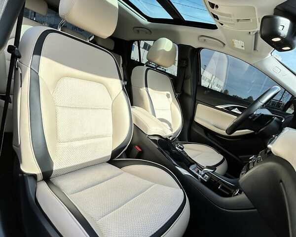 Черный Инфинити QX30, объемом двигателя 1.99 л и пробегом 86 тыс. км за 16850 $, фото 33 на Automoto.ua