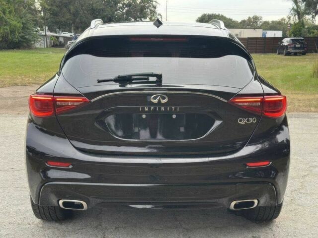 Чорний Інфініті QX30, об'ємом двигуна 2 л та пробігом 32 тис. км за 9000 $, фото 4 на Automoto.ua