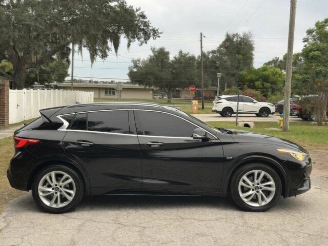 Чорний Інфініті QX30, об'ємом двигуна 2 л та пробігом 32 тис. км за 9000 $, фото 6 на Automoto.ua