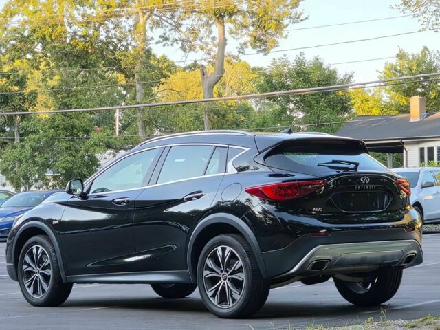 Черный Инфинити QX30, объемом двигателя 2 л и пробегом 110 тыс. км за 12500 $, фото 3 на Automoto.ua