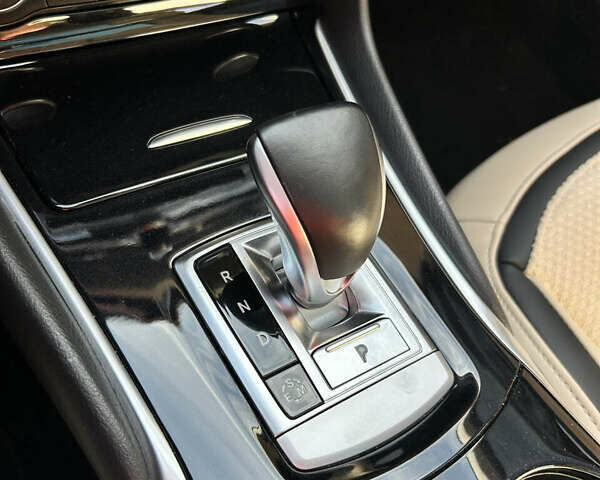 Черный Инфинити QX30, объемом двигателя 1.99 л и пробегом 86 тыс. км за 16850 $, фото 20 на Automoto.ua