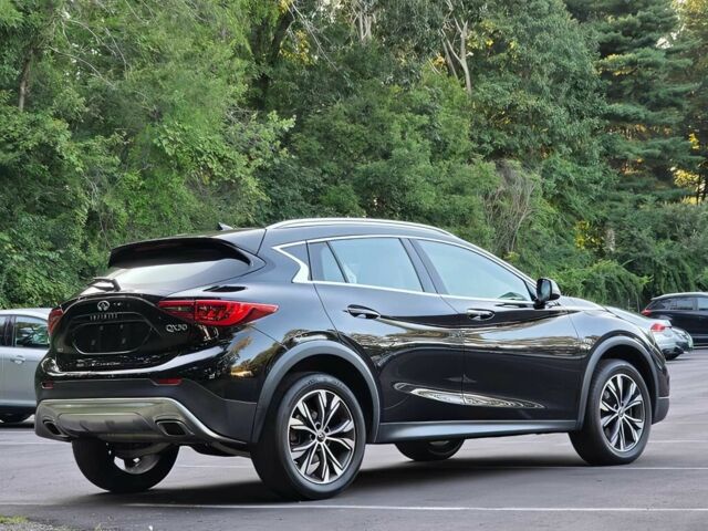 Черный Инфинити QX30, объемом двигателя 2 л и пробегом 110 тыс. км за 12500 $, фото 4 на Automoto.ua