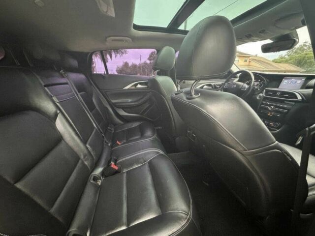 Чорний Інфініті QX30, об'ємом двигуна 2 л та пробігом 32 тис. км за 9000 $, фото 8 на Automoto.ua