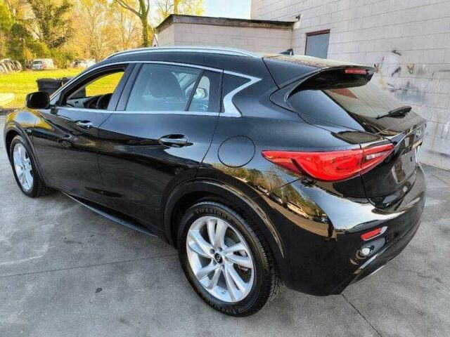 Черный Инфинити QX30, объемом двигателя 2 л и пробегом 62 тыс. км за 3500 $, фото 2 на Automoto.ua