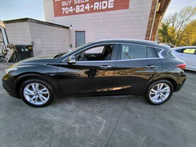 Черный Инфинити QX30, объемом двигателя 2 л и пробегом 62 тыс. км за 3500 $, фото 1 на Automoto.ua