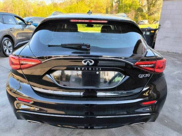 Черный Инфинити QX30, объемом двигателя 2 л и пробегом 62 тыс. км за 3500 $, фото 3 на Automoto.ua