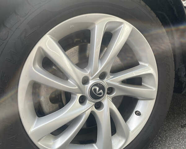 Фиолетовый Инфинити QX30, объемом двигателя 1.99 л и пробегом 143 тыс. км за 16900 $, фото 6 на Automoto.ua