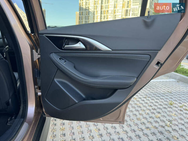 Коричневый Инфинити QX30, объемом двигателя 2 л и пробегом 53 тыс. км за 18000 $, фото 55 на Automoto.ua