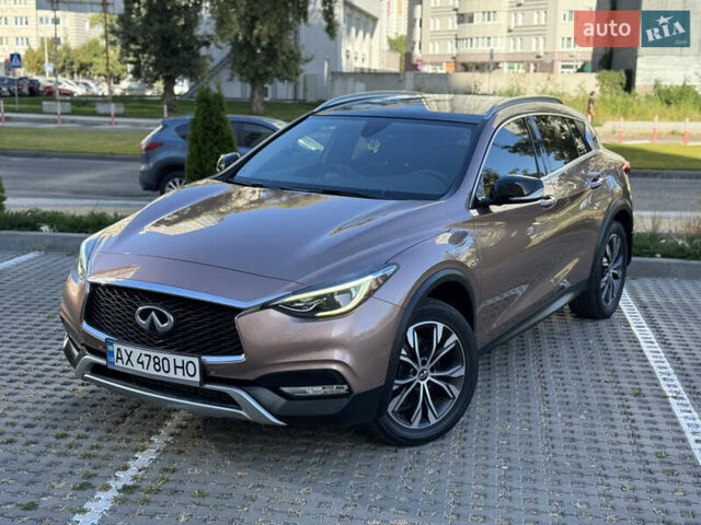 Коричневий Інфініті QX30, об'ємом двигуна 2 л та пробігом 53 тис. км за 18500 $, фото 1 на Automoto.ua