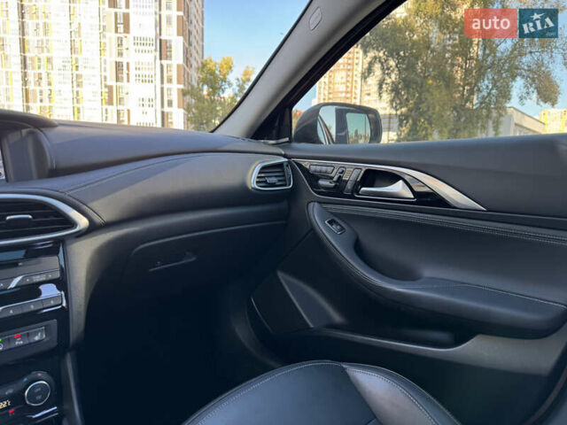 Коричневий Інфініті QX30, об'ємом двигуна 2 л та пробігом 53 тис. км за 18500 $, фото 54 на Automoto.ua