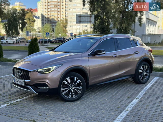Коричневий Інфініті QX30, об'ємом двигуна 2 л та пробігом 53 тис. км за 18500 $, фото 3 на Automoto.ua