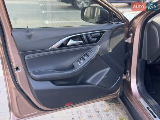 Коричневый Инфинити QX30, объемом двигателя 2 л и пробегом 53 тыс. км за 18000 $, фото 30 на Automoto.ua