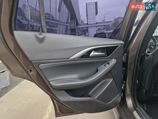 Коричневий Інфініті QX30, об'ємом двигуна 2 л та пробігом 117 тис. км за 18900 $, фото 24 на Automoto.ua