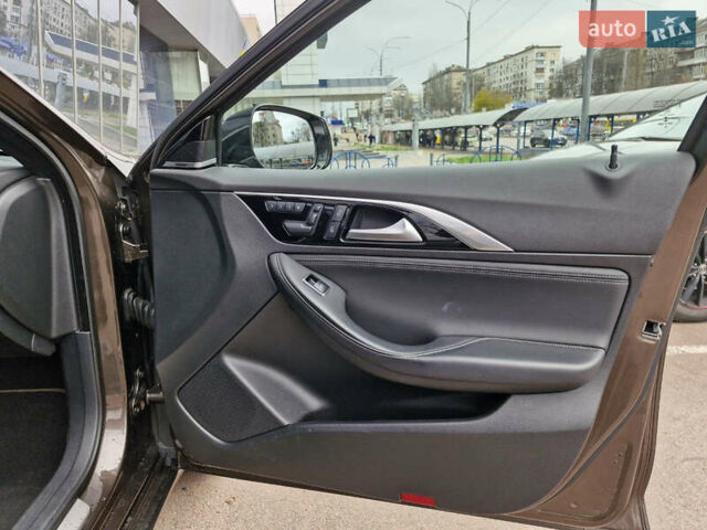 Коричневий Інфініті QX30, об'ємом двигуна 2 л та пробігом 117 тис. км за 18900 $, фото 25 на Automoto.ua