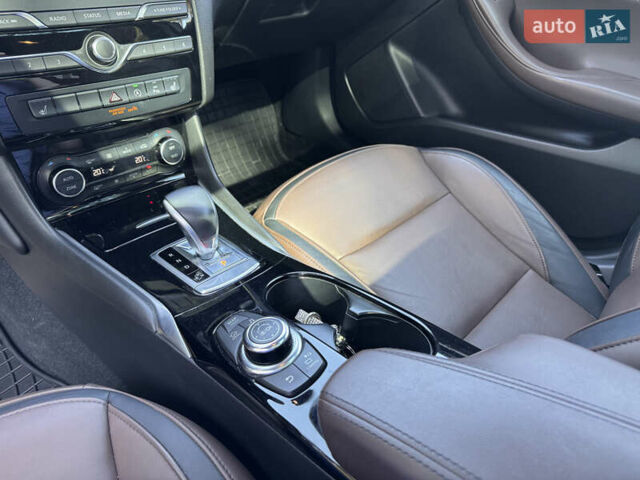 Коричневый Инфинити QX30, объемом двигателя 1.99 л и пробегом 82 тыс. км за 19000 $, фото 14 на Automoto.ua