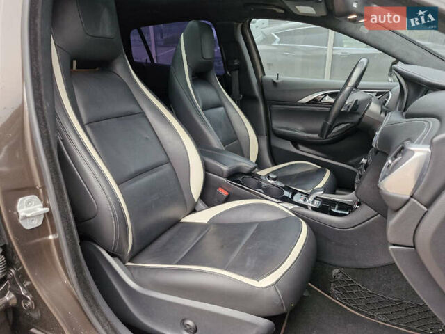 Коричневий Інфініті QX30, об'ємом двигуна 2 л та пробігом 117 тис. км за 18900 $, фото 10 на Automoto.ua