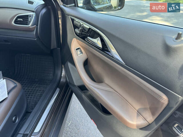 Коричневый Инфинити QX30, объемом двигателя 1.99 л и пробегом 82 тыс. км за 19000 $, фото 13 на Automoto.ua