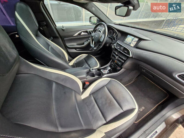 Коричневий Інфініті QX30, об'ємом двигуна 2 л та пробігом 117 тис. км за 18900 $, фото 9 на Automoto.ua