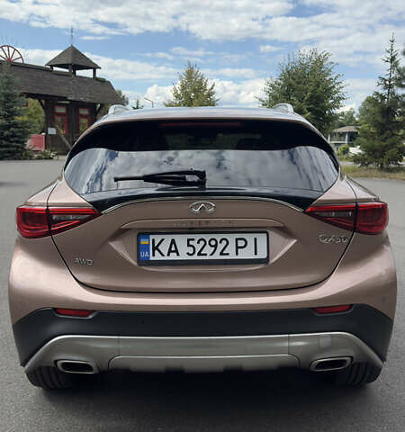 Коричневый Инфинити QX30, объемом двигателя 1.99 л и пробегом 60 тыс. км за 24500 $, фото 3 на Automoto.ua