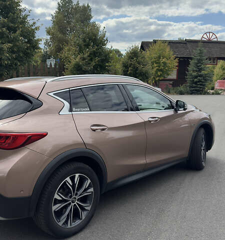 Коричневый Инфинити QX30, объемом двигателя 1.99 л и пробегом 60 тыс. км за 24500 $, фото 4 на Automoto.ua