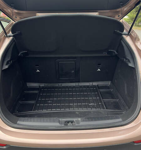 Коричневый Инфинити QX30, объемом двигателя 1.99 л и пробегом 60 тыс. км за 24500 $, фото 7 на Automoto.ua