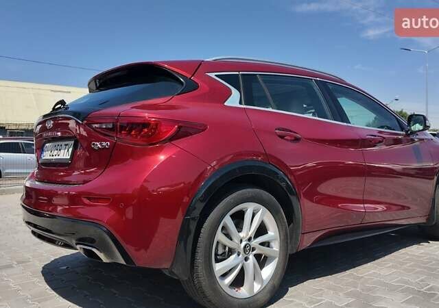 Красный Инфинити QX30, объемом двигателя 2 л и пробегом 191 тыс. км за 13500 $, фото 2 на Automoto.ua