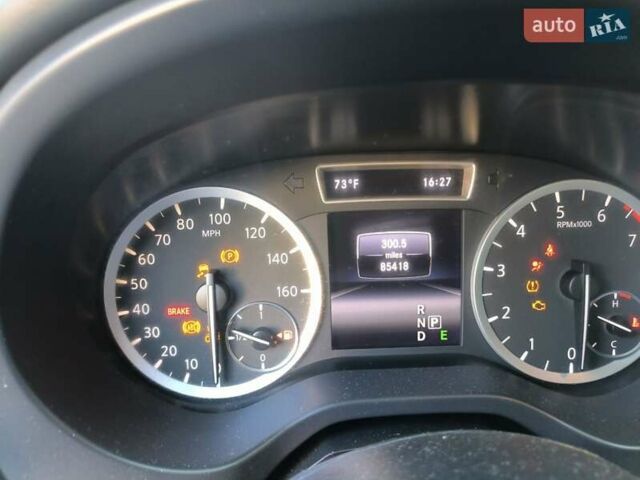 Червоний Інфініті QX30, об'ємом двигуна 2 л та пробігом 140 тис. км за 17890 $, фото 9 на Automoto.ua