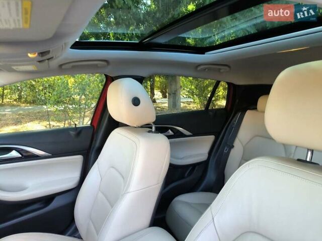 Червоний Інфініті QX30, об'ємом двигуна 2 л та пробігом 140 тис. км за 17890 $, фото 11 на Automoto.ua