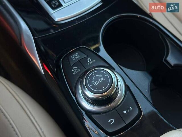 Красный Инфинити QX30, объемом двигателя 1.99 л и пробегом 140 тыс. км за 17990 $, фото 22 на Automoto.ua