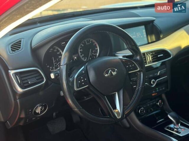 Красный Инфинити QX30, объемом двигателя 1.99 л и пробегом 140 тыс. км за 17990 $, фото 8 на Automoto.ua