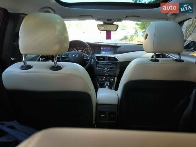 Червоний Інфініті QX30, об'ємом двигуна 2 л та пробігом 140 тис. км за 17890 $, фото 10 на Automoto.ua