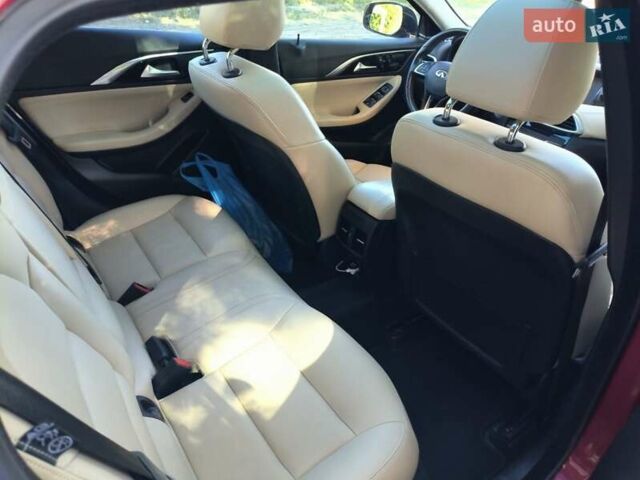 Червоний Інфініті QX30, об'ємом двигуна 2 л та пробігом 140 тис. км за 17890 $, фото 8 на Automoto.ua