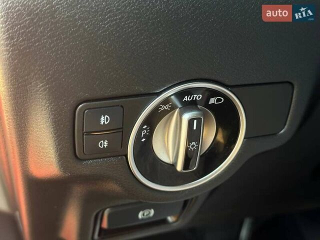 Красный Инфинити QX30, объемом двигателя 1.99 л и пробегом 140 тыс. км за 17990 $, фото 16 на Automoto.ua