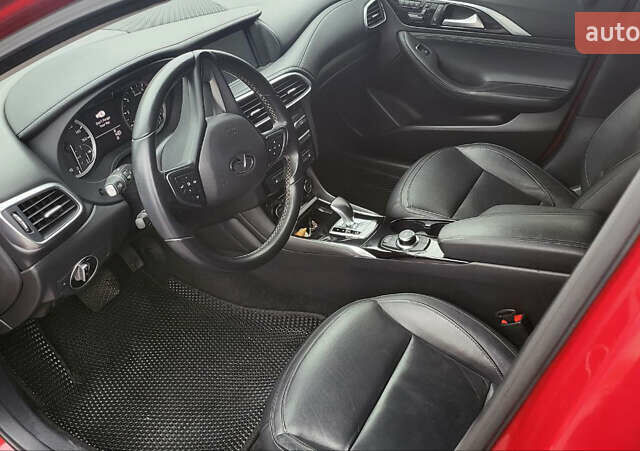 Красный Инфинити QX30, объемом двигателя 1.99 л и пробегом 103 тыс. км за 19800 $, фото 12 на Automoto.ua