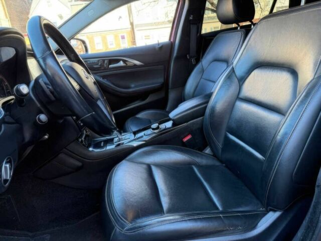 Червоний Інфініті QX30, об'ємом двигуна 2 л та пробігом 60 тис. км за 4150 $, фото 8 на Automoto.ua