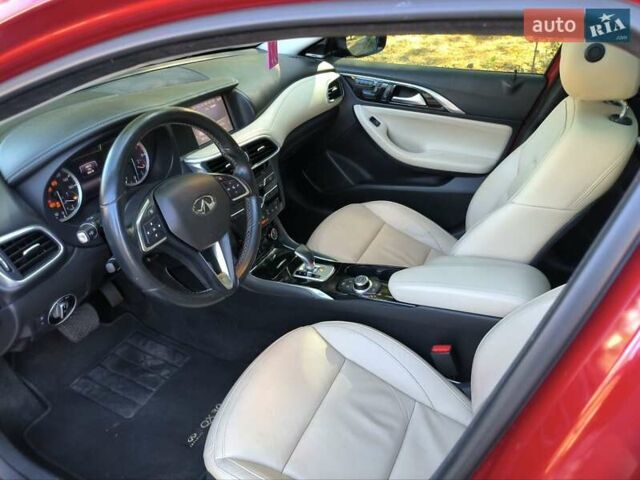Красный Инфинити QX30, объемом двигателя 1.99 л и пробегом 140 тыс. км за 18000 $, фото 4 на Automoto.ua