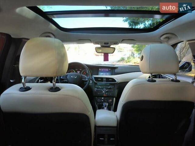 Червоний Інфініті QX30, об'ємом двигуна 2 л та пробігом 140 тис. км за 17890 $, фото 7 на Automoto.ua