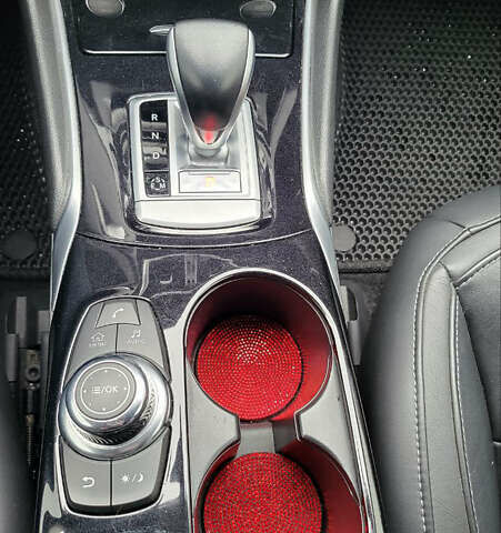 Красный Инфинити QX30, объемом двигателя 1.99 л и пробегом 103 тыс. км за 19800 $, фото 25 на Automoto.ua