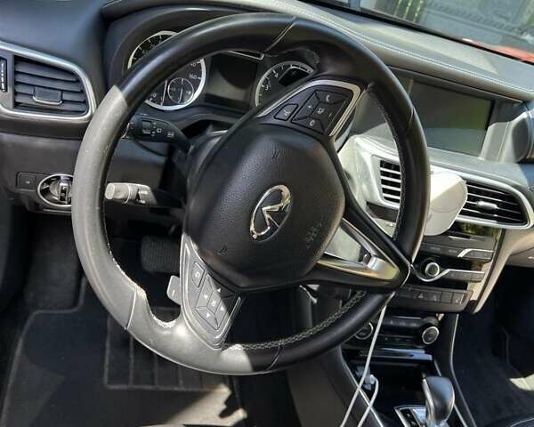 Красный Инфинити QX30, объемом двигателя 1.99 л и пробегом 140 тыс. км за 14500 $, фото 3 на Automoto.ua