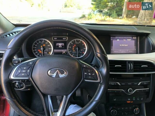 Красный Инфинити QX30, объемом двигателя 1.99 л и пробегом 140 тыс. км за 18000 $, фото 3 на Automoto.ua