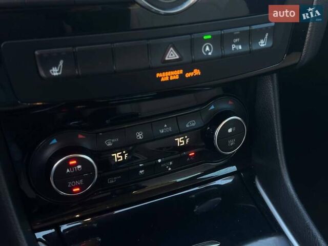 Красный Инфинити QX30, объемом двигателя 1.99 л и пробегом 140 тыс. км за 17990 $, фото 21 на Automoto.ua