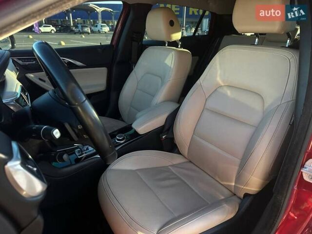 Красный Инфинити QX30, объемом двигателя 1.99 л и пробегом 140 тыс. км за 17990 $, фото 14 на Automoto.ua