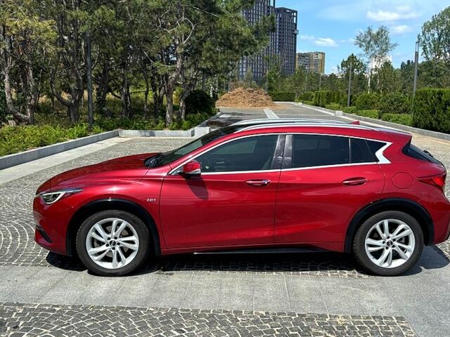 Красный Инфинити QX30, объемом двигателя 2 л и пробегом 92 тыс. км за 19500 $, фото 1 на Automoto.ua