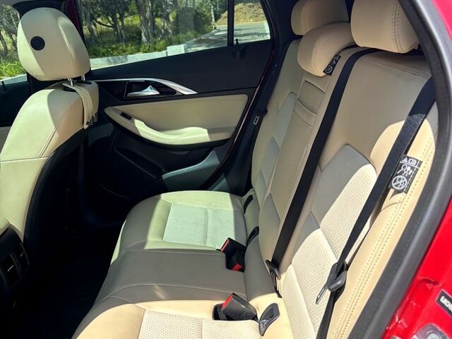 Красный Инфинити QX30, объемом двигателя 2 л и пробегом 92 тыс. км за 19500 $, фото 4 на Automoto.ua