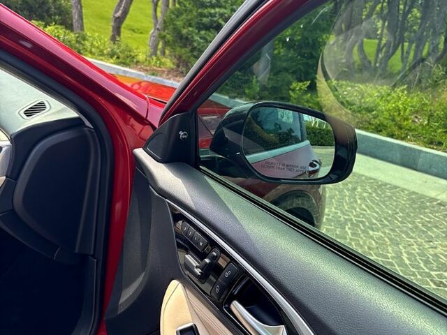 Красный Инфинити QX30, объемом двигателя 2 л и пробегом 92 тыс. км за 19500 $, фото 7 на Automoto.ua