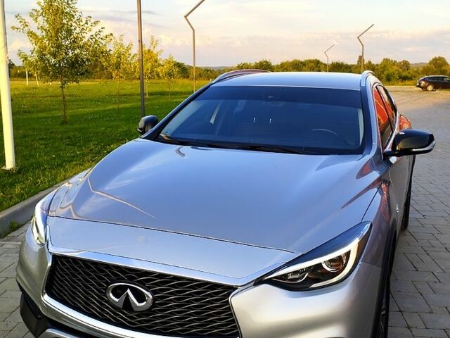 Инфинити QX30, объемом двигателя 2 л и пробегом 250 тыс. км за 13800 $, фото 1 на Automoto.ua