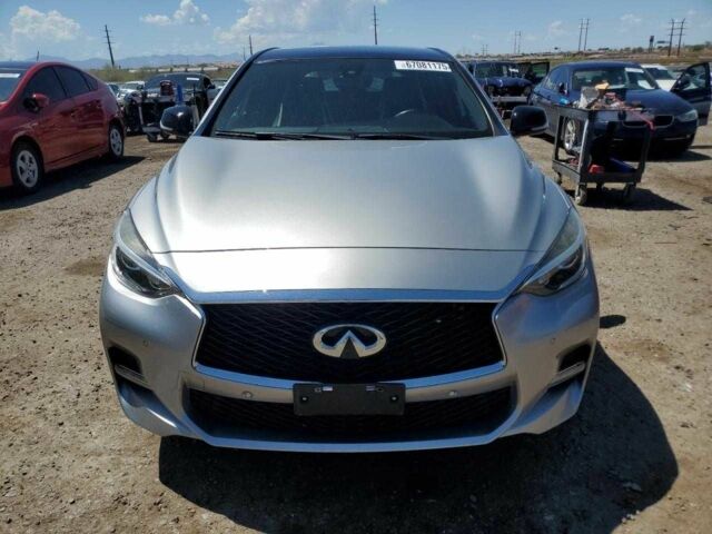 Сірий Інфініті QX30, об'ємом двигуна 0 л та пробігом 52 тис. км за 2150 $, фото 4 на Automoto.ua