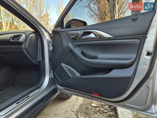 Сірий Інфініті QX30, об'ємом двигуна 1.99 л та пробігом 170 тис. км за 15300 $, фото 12 на Automoto.ua
