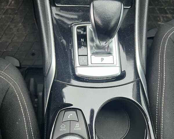 Сірий Інфініті QX30, об'ємом двигуна 1.99 л та пробігом 117 тис. км за 14500 $, фото 10 на Automoto.ua